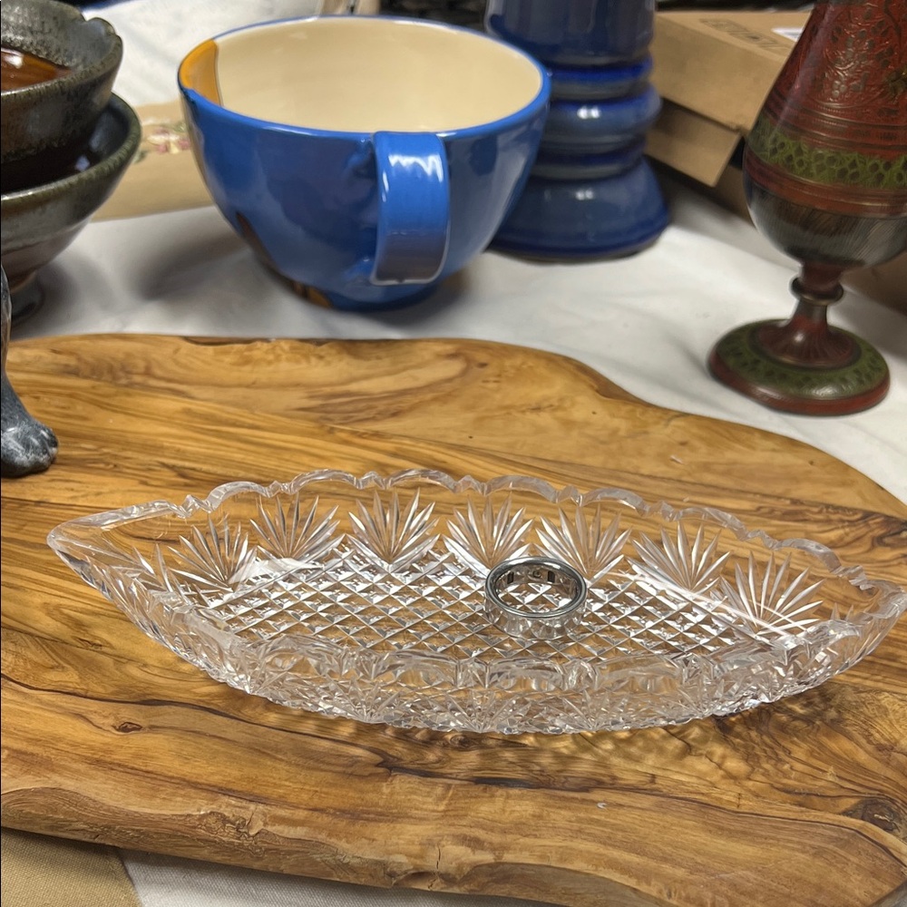 Cut crystal glass boat-shaped dish with fan and diamond pattern